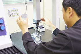 マニュアル式三次元測定機